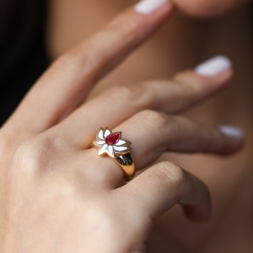 Ruby Lotus Altın Yüzük