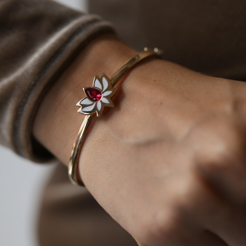 Ruby Lotus Altın Kelepçe