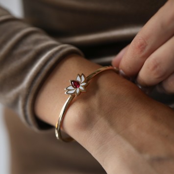 Ruby Lotus Altın Kelepçe