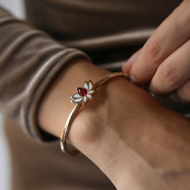 Ruby Lotus Altın Kelepçe