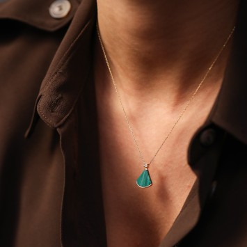 Mineli Yeşil Piramit Kolye