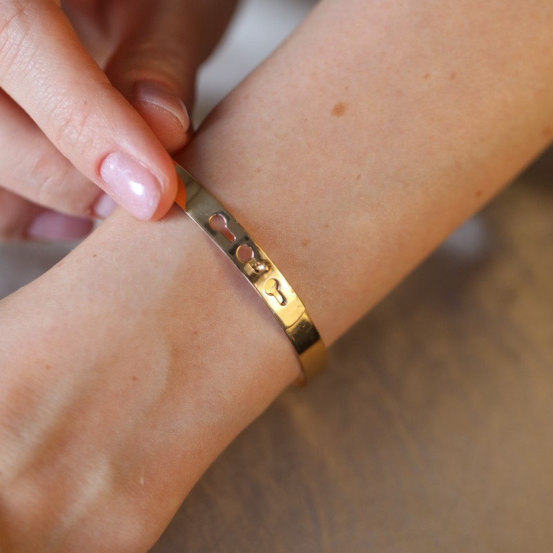 Sır Altın Kelepçe