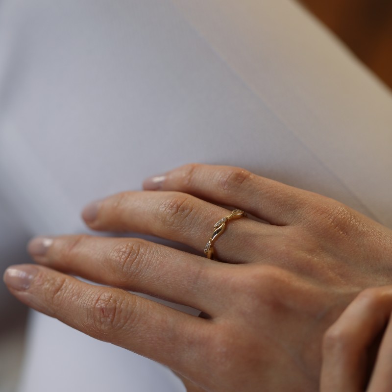 Lumière Sarmal Taşlı Altın Yüzük